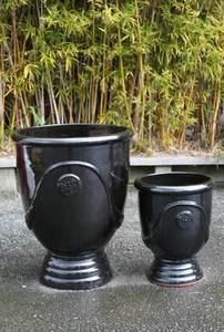Urn - Glazed Black Small (114838) Urn - Glazed Black Small (114838)