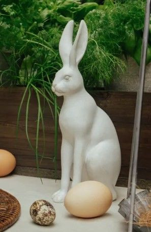 Statue - Harold The Hare Turni (96827) (100508) (103643)