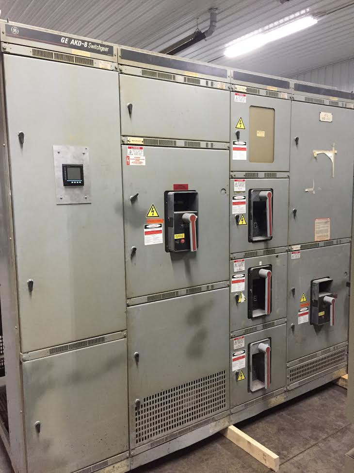GE AKD8 Style 3 MainTie Switchgear (139) Bullock Breakers