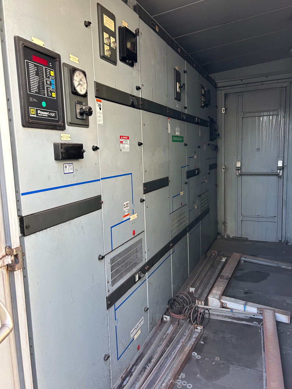 CutlerHammer DSII 3200A MainTieMain NEMA 3R WalkIn Switchgear (242