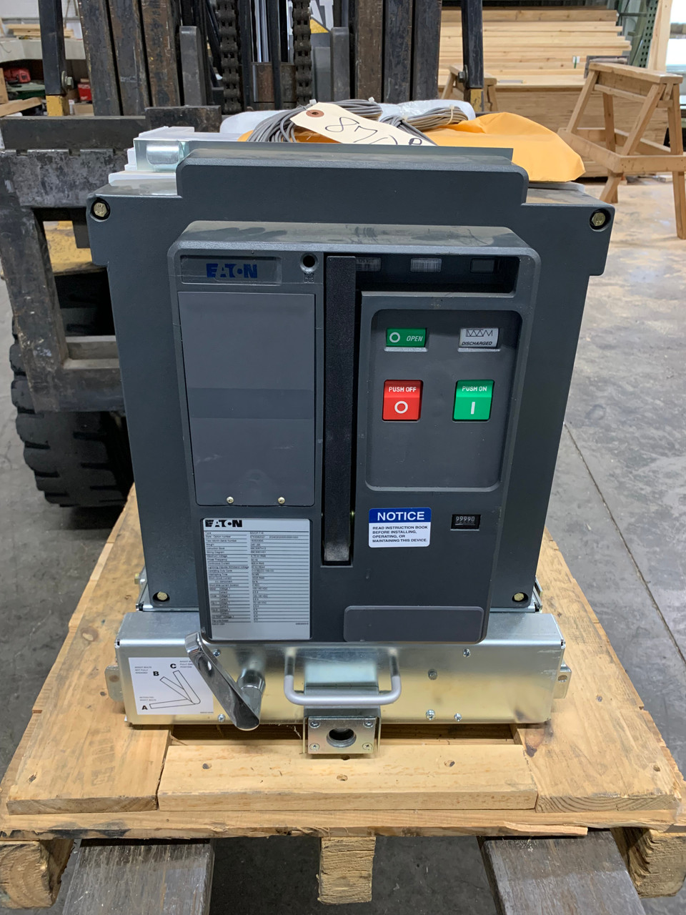 50VCPT16 Eaton 600A 5KV Vacuum Circuit Breaker (New Surplus) Bullock