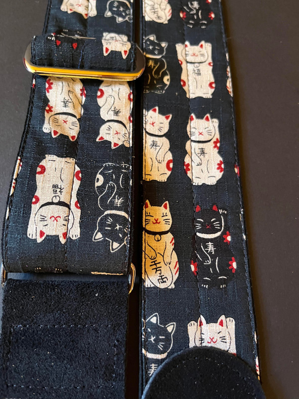 Maneki Neko Beckoning  Cat