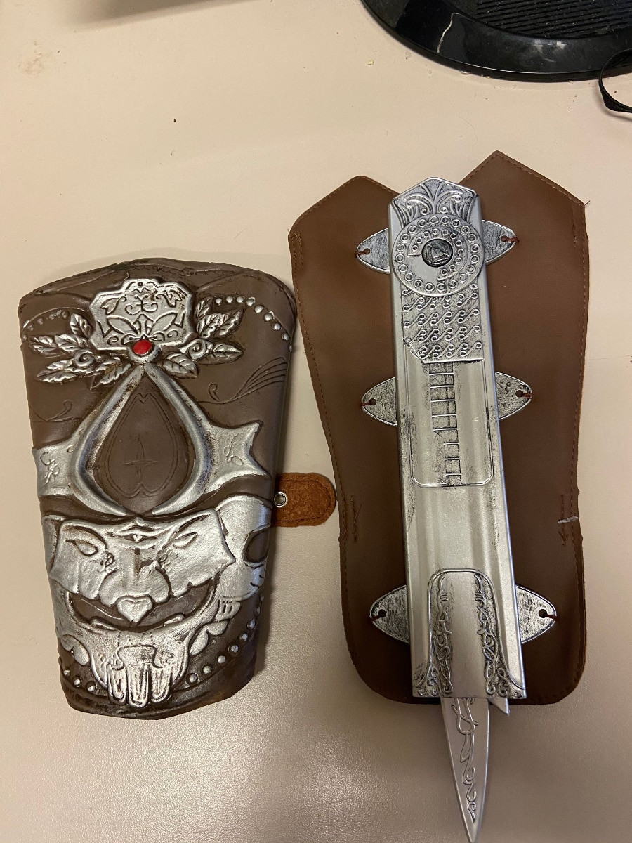 Assassin's Creed II Ezio Auditore Bladed Gauntlet CL Item D