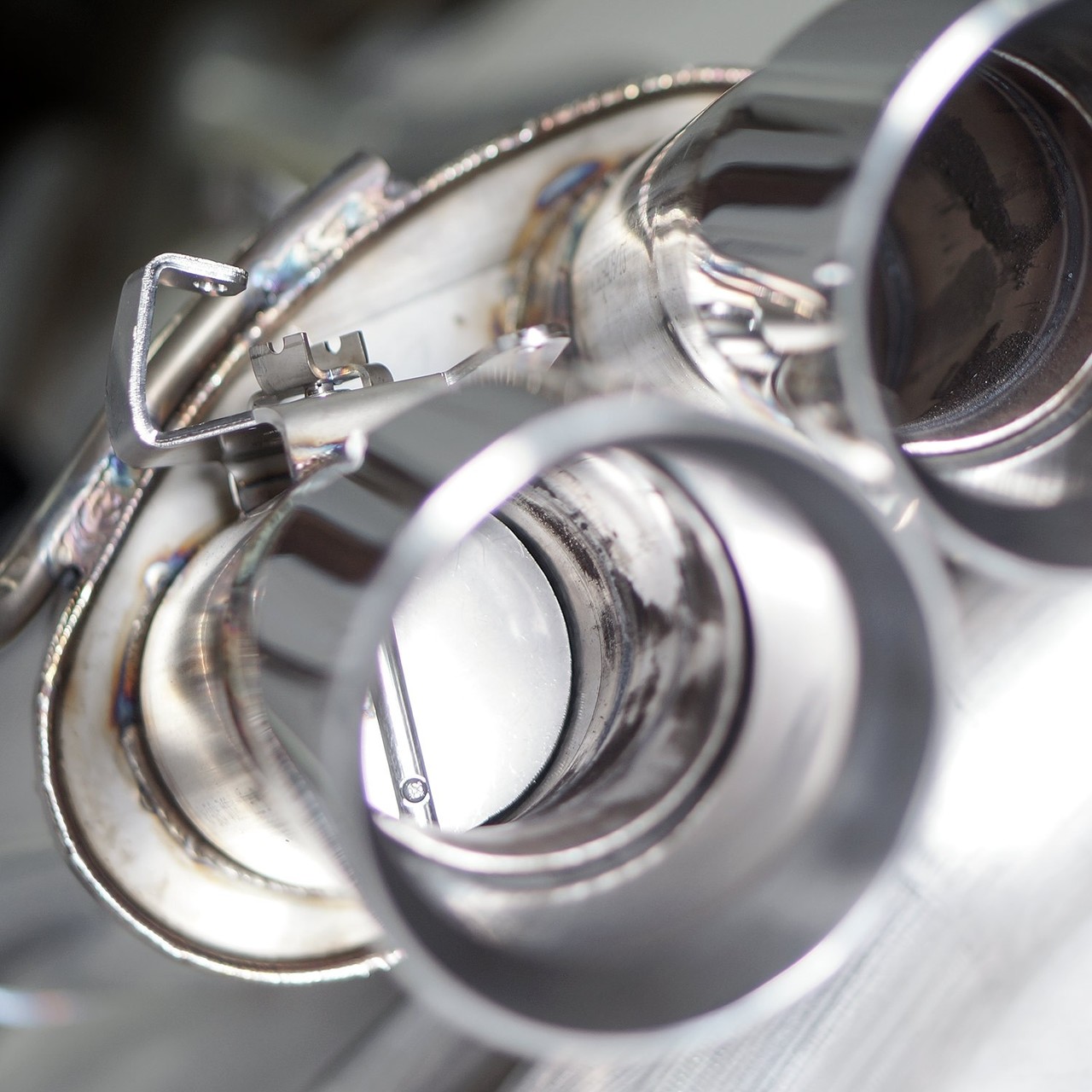 20182019 Ford Mustang GT equipped with Factory Active Exhaust 304