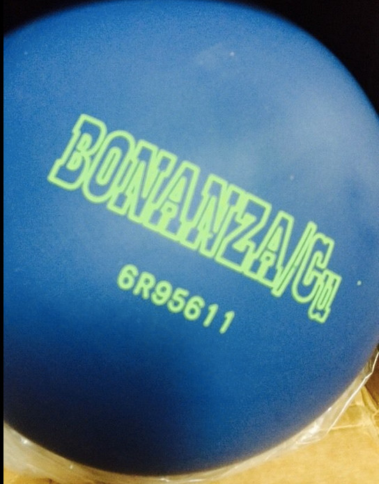 リール bbbiiiwwwaaa Bonanza 300 Beast/C Urethane Bowling Ball - 123Bowl