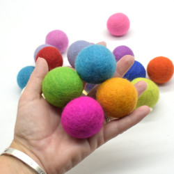 4cm Felt Balls 4cm Felt Balls