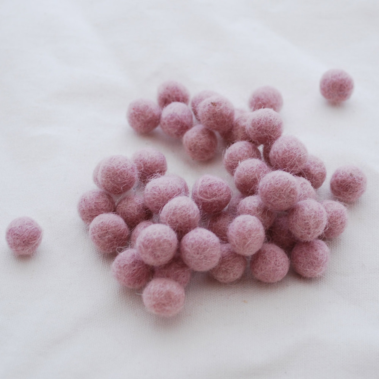 Rose - Wool Felt Balls 2 cm