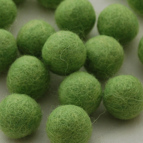 100% Wool Felt Balls - 2.5cm - Grass Green - 20 Count / 100 Count