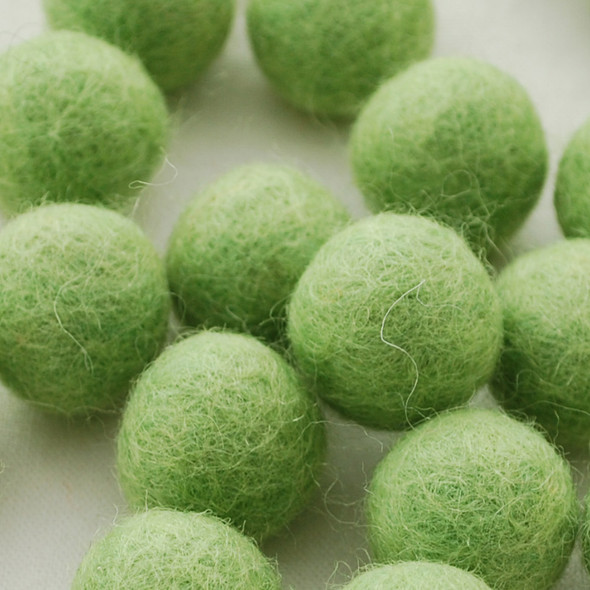 100% Wool Felt Balls - 10 Count - 3cm - Grass Green