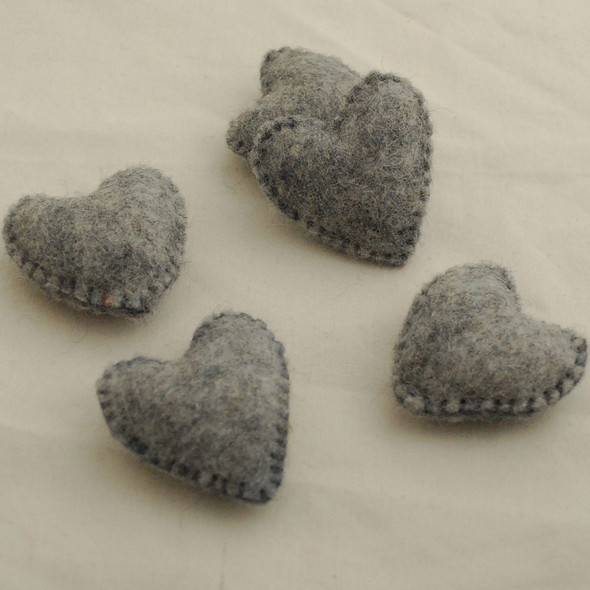 100% Wool Felt Fabric Hand Sewn / Stitched Felt Heart - 4 Count - approx 5.5cm - Natural Light Grey