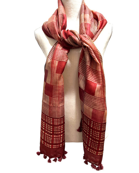 Fine silk scarf that is then hand block printed by the talented women of Karomi. Design of squares and lines.Very rich blend of reds, brick, burgundy and cream.
We are privileged to represent and is made by the Karomi group which includes more than 100 artisans.