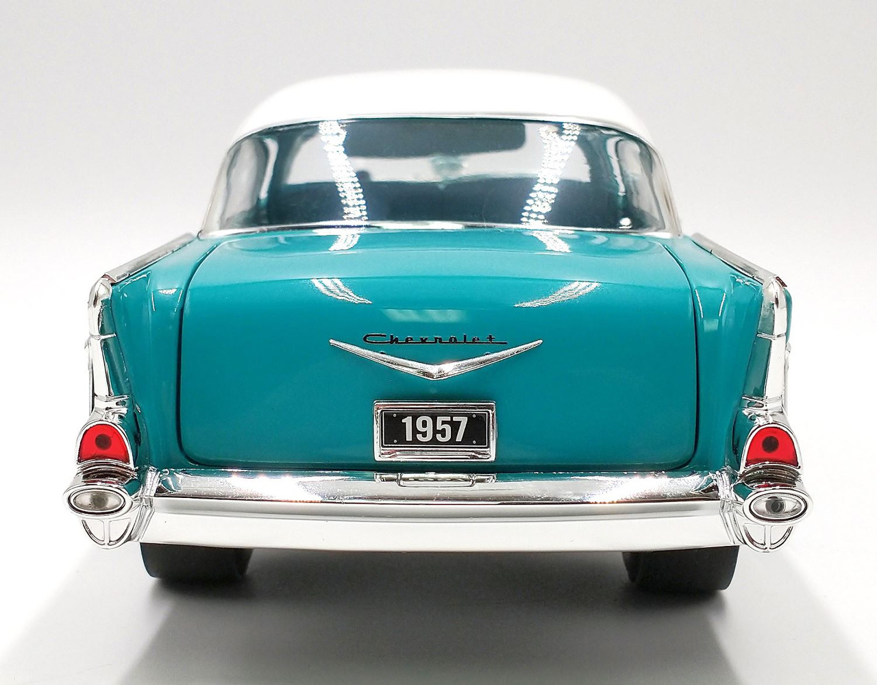 特価キャンペーン Maisto マイスト 1957 Chevy シボレー Corvette