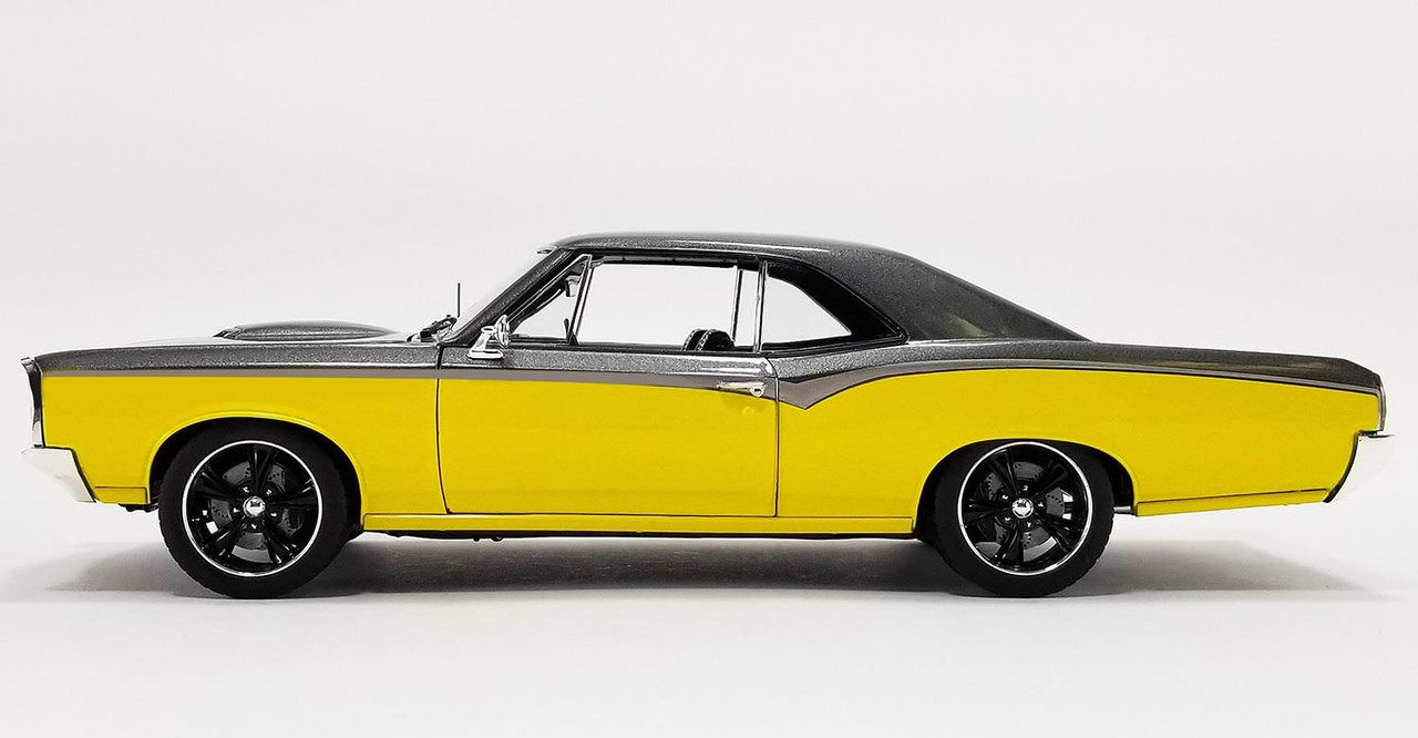 Acme 1:18 Scale 1966 Pontiac GTO Restomod (Yellow/Black) A1801219