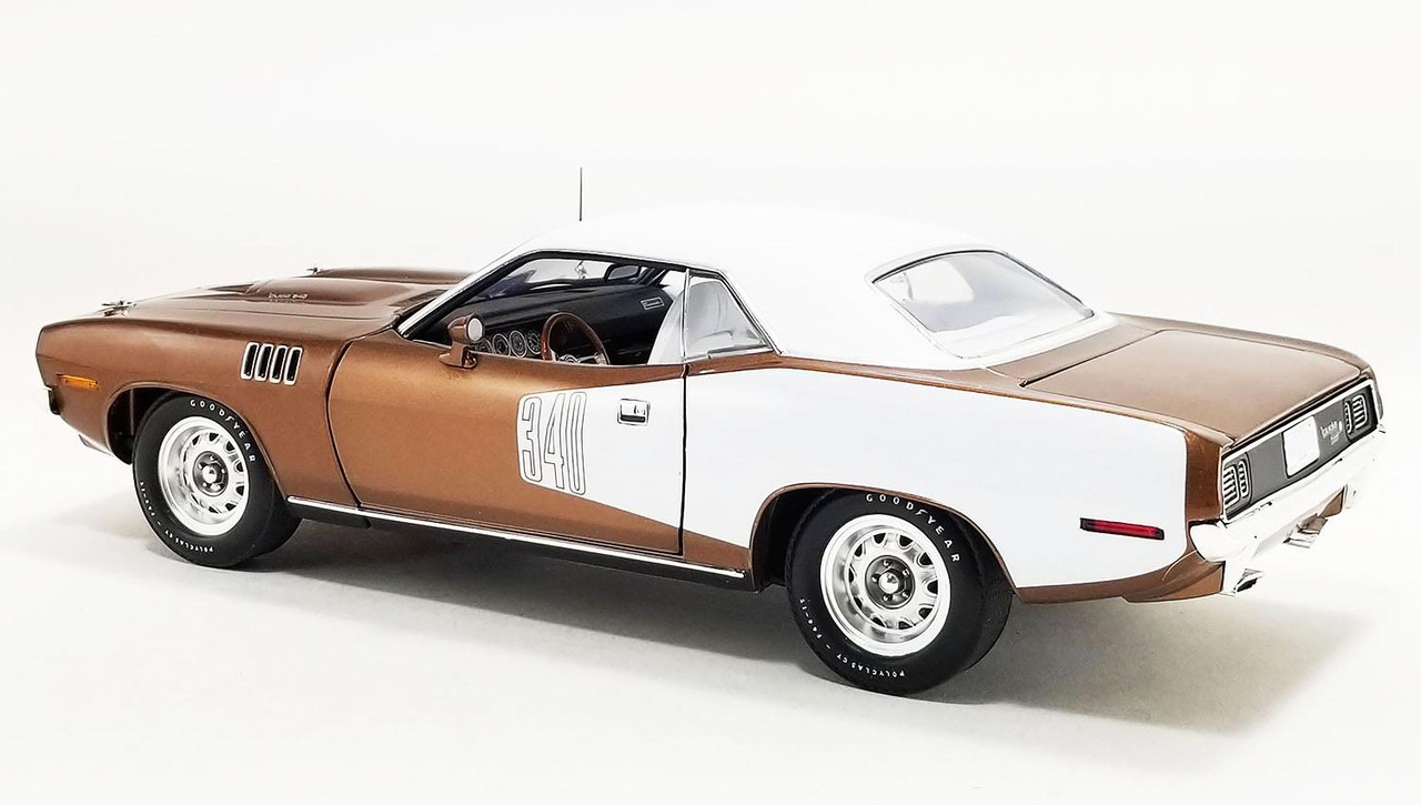 Acme 1:18 Scale 1971 Plymouth Cuda Vinyl Top - Tahitian Walnut
