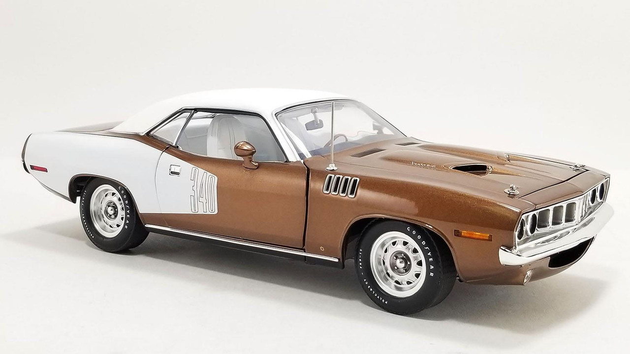 Acme 1:18 Scale 1971 Plymouth Cuda Vinyl Top - Tahitian Walnut