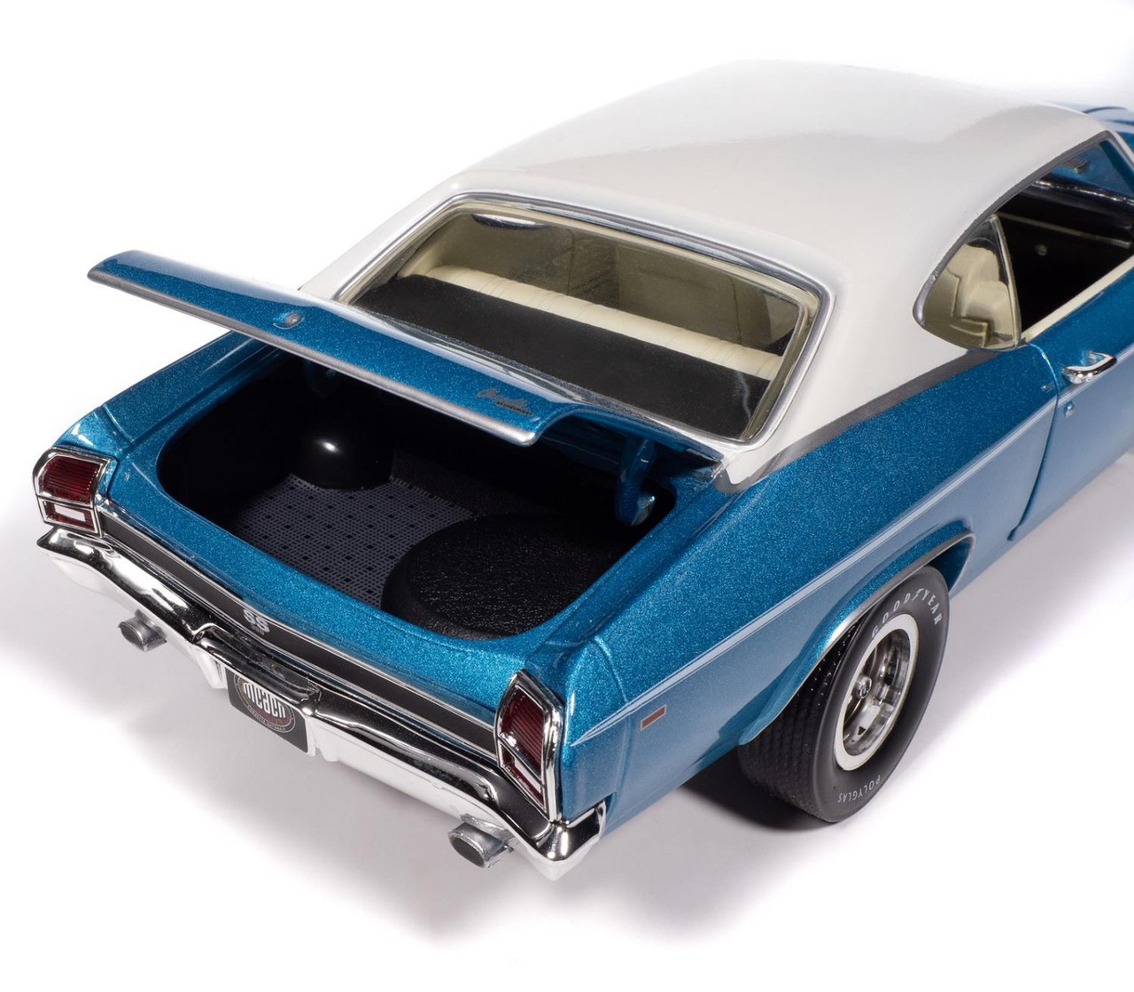 Auto World 1:18 Scale 1969 Chevrolet Chevelle Hardtop MCACN