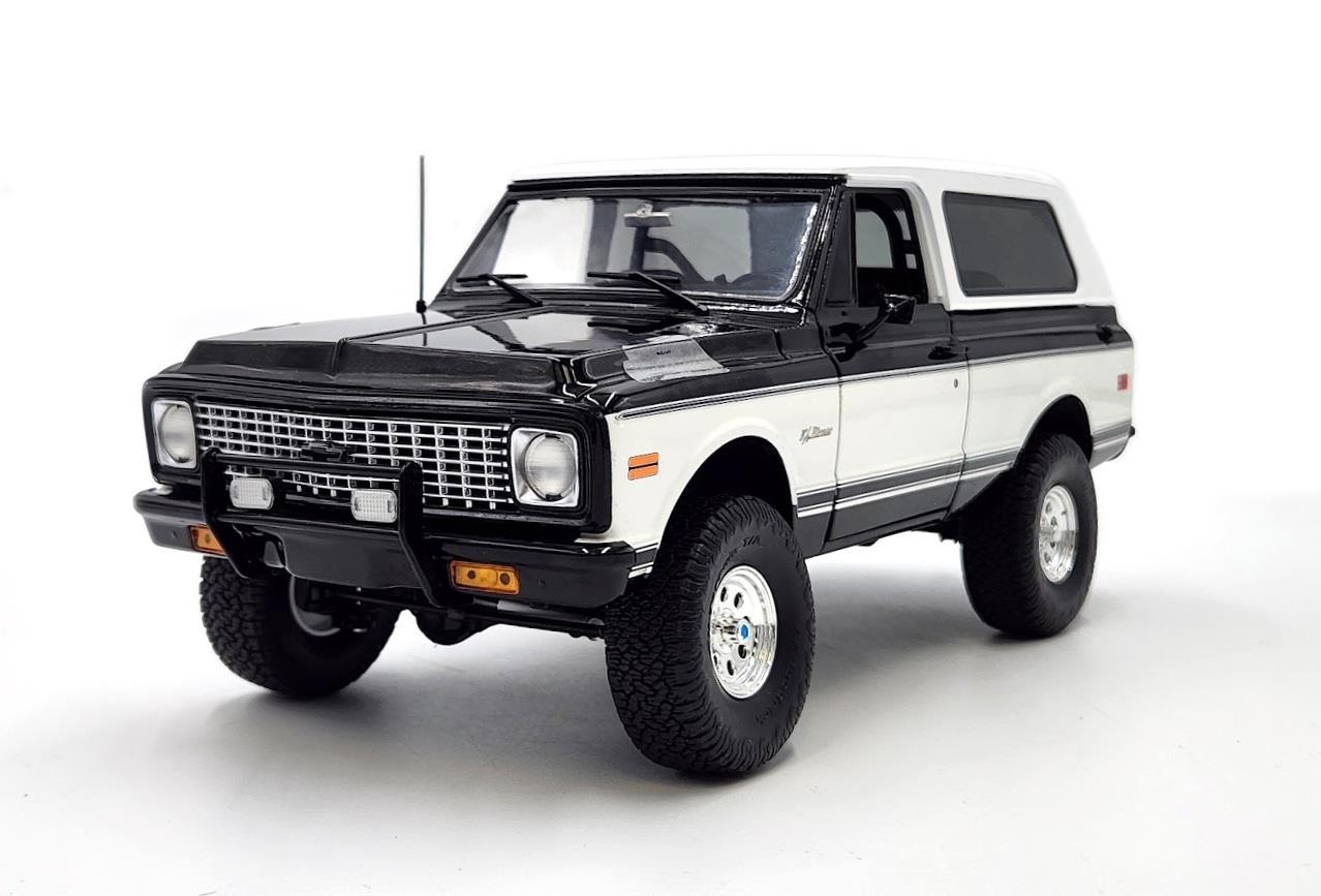 Acme 1:18 Scale 1971 Chevrolet Blazer K/5 (Black/White) A1807716
