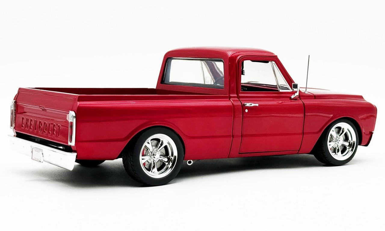 Acme 1:18 Scale 1967 Chevrolet C-10 Custom - Showtime A1807222