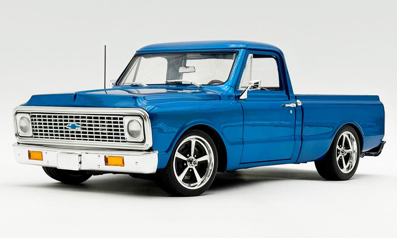 Acme 1:18 Scale 1972 Chevrolet C-10 Custom - Frost Bite A1807225