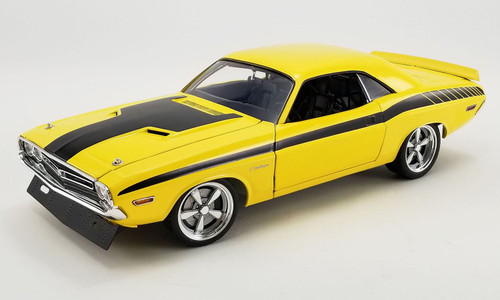 Acme 1:18 Scale 1971 Dodge Challenger Trans Am Street Fighter - Chicayne (Yellow) A1806020