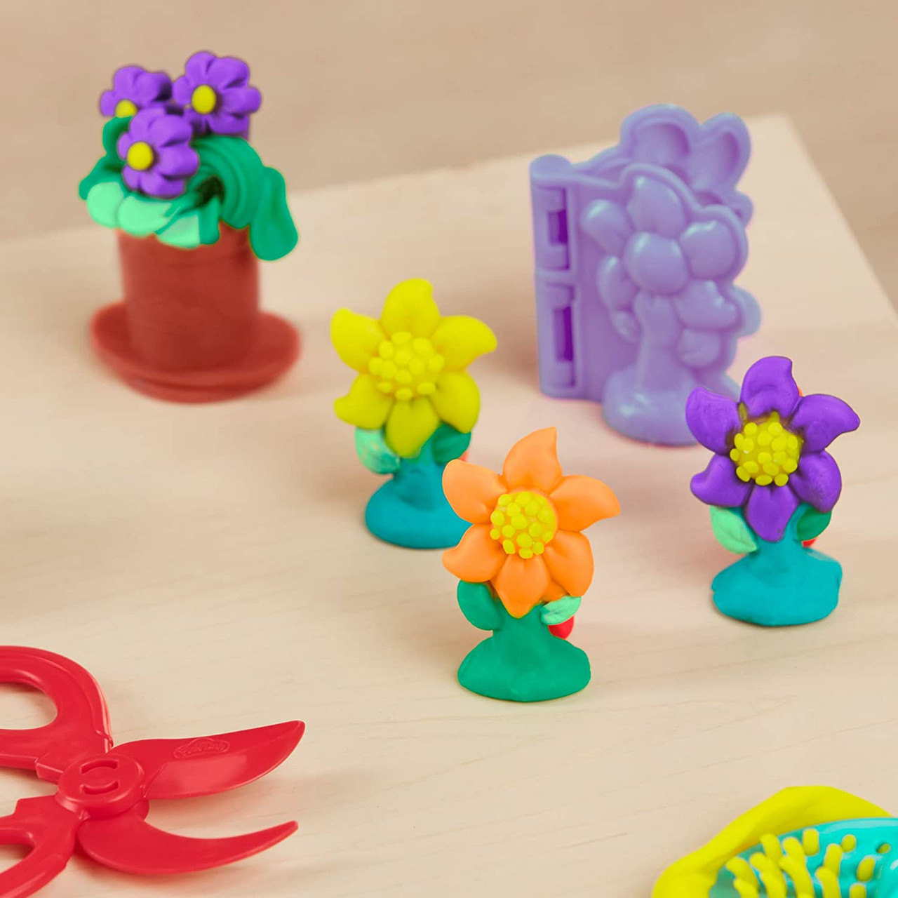 Play-Doh Grow Your Garden Toolset Play-Doh Grow Your Garden Toolset