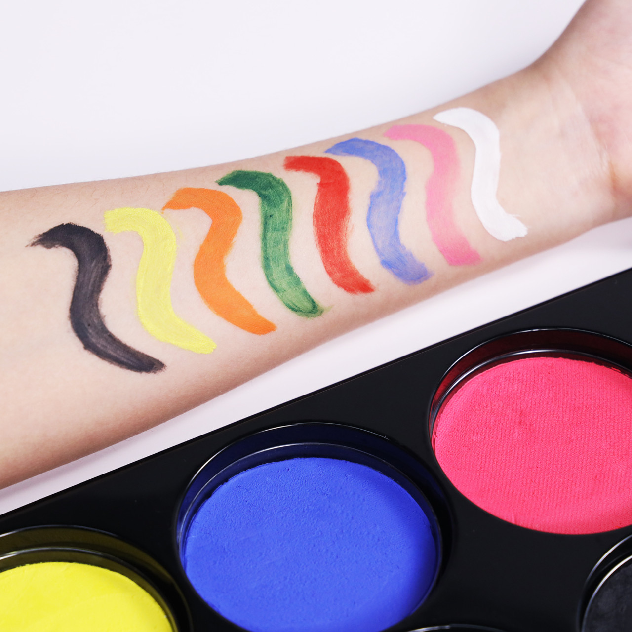 8 Face Paint (25g each) 8 Face Paint (25g each)