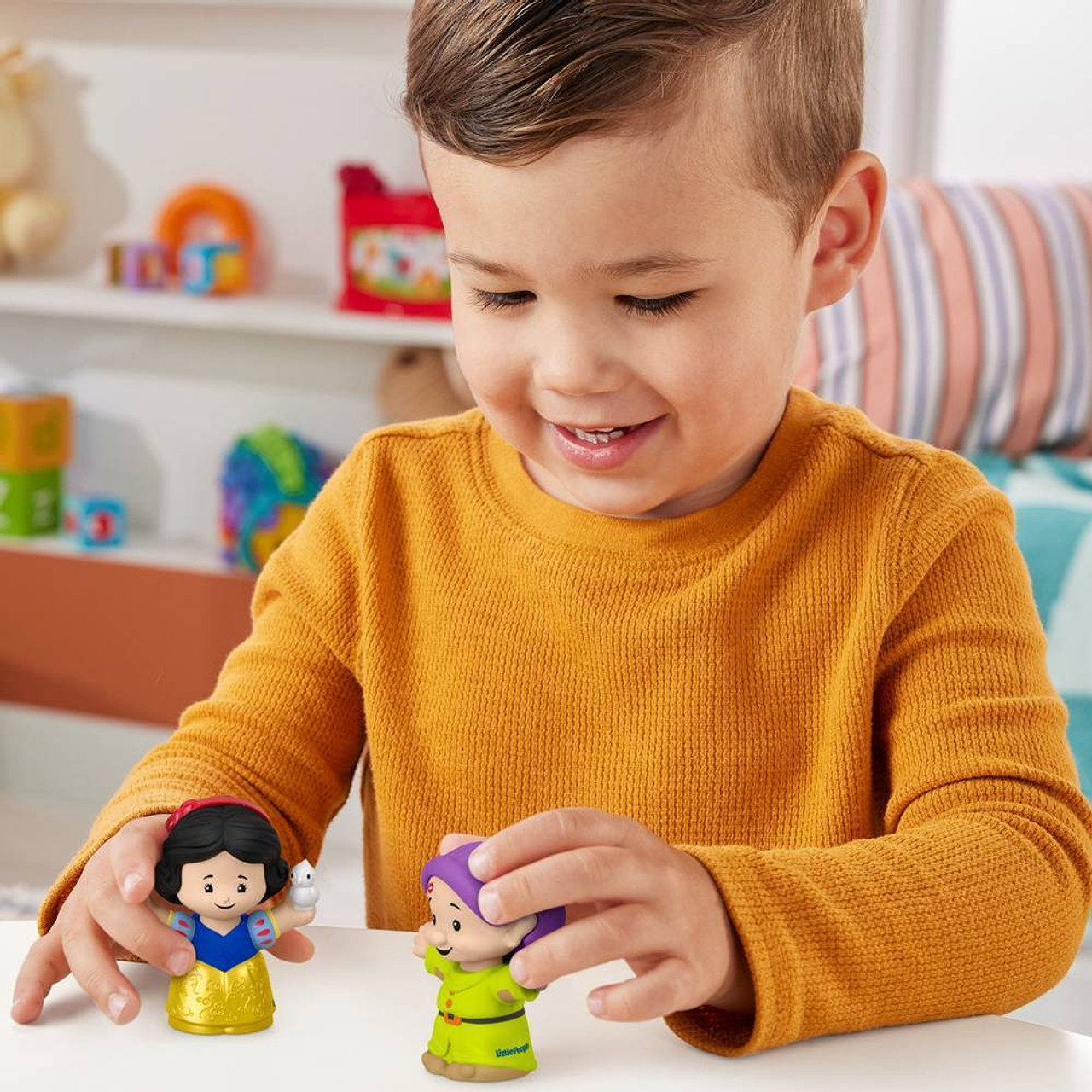 Fisher-Price Little People Disney Princess Snow White & Sidekick 2 Pack Fisher-Price Little People Disney Princess Snow White & Sidekick 2 Pack