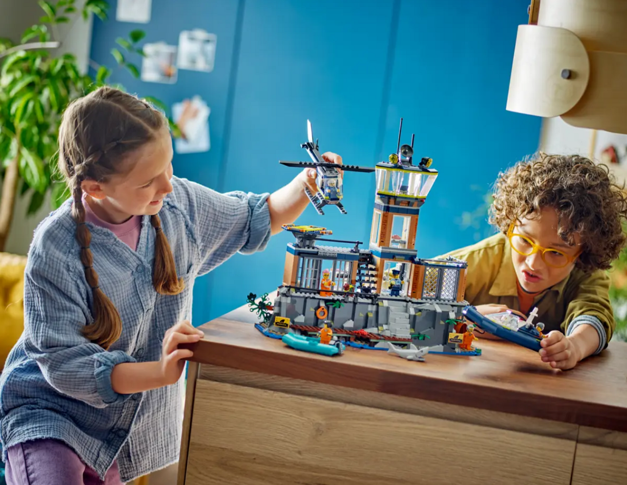 LEGO City Prison Island Police Station 60419 LEGO City Prison Island Police Station 60419