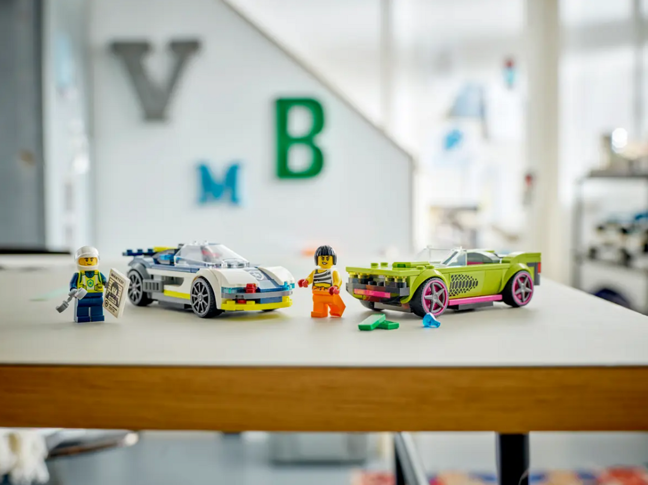 LEGO City Police Car and Muscle Car Chase 60415 LEGO City Police Car and Muscle Car Chase 60415