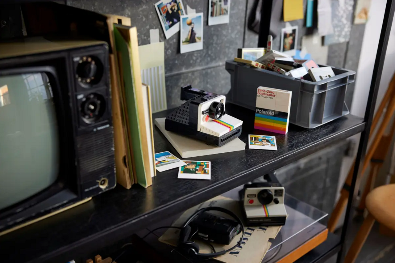 LEGO Ideas Polaroid OneStep SX-70 Camera 21345 LEGO Ideas Polaroid OneStep SX-70 Camera 21345