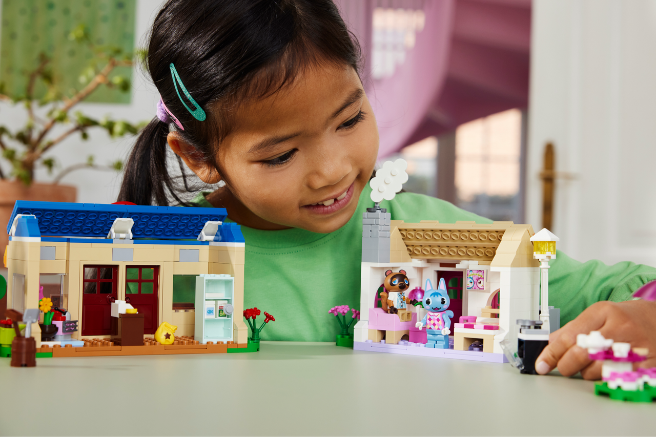 LEGO Nook's Cranny & Rosie's House 77050