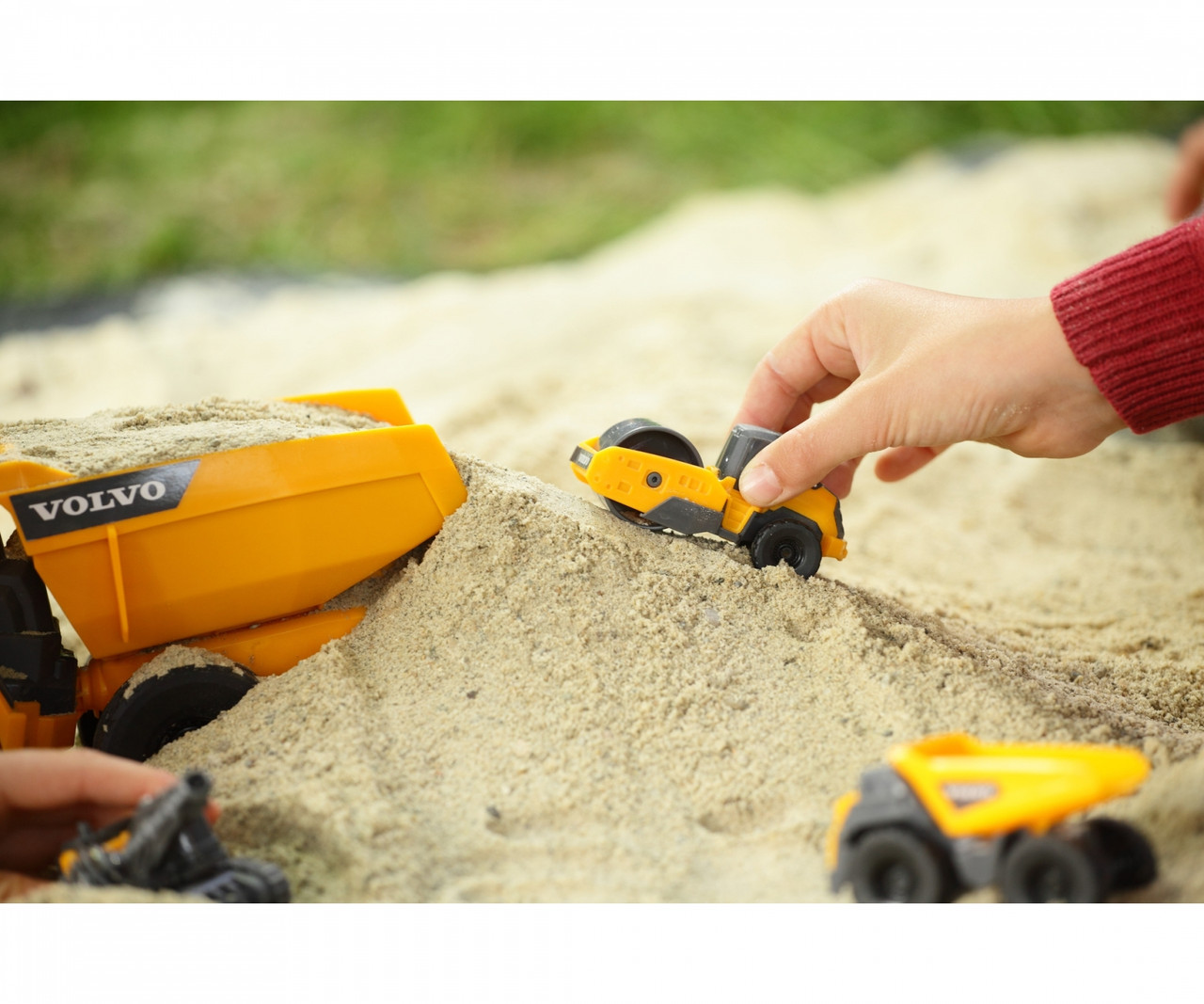 Dickie Volvo Micro Builders