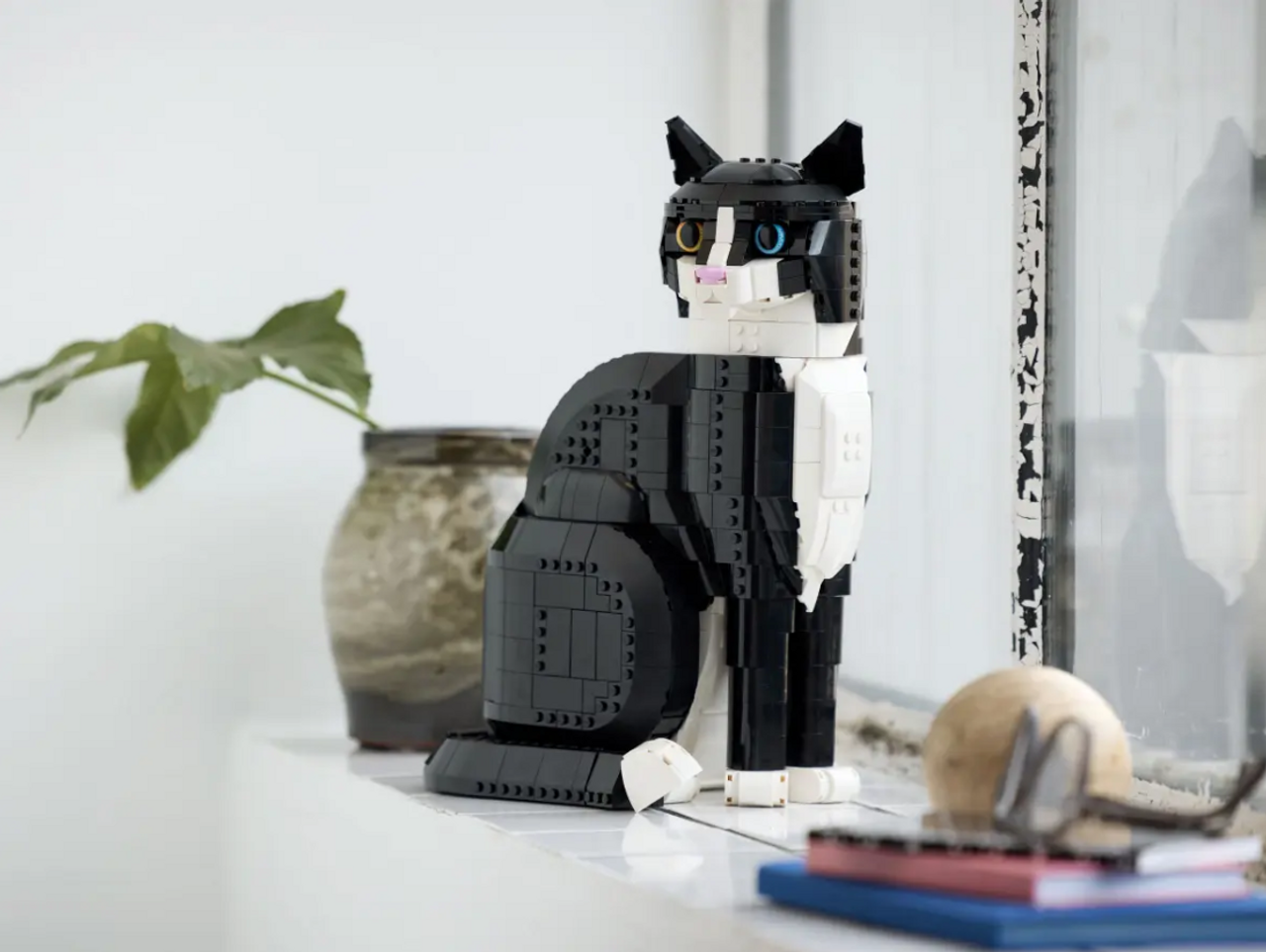 LEGO Ideas Tuxedo Cat 21349 LEGO Ideas Tuxedo Cat 21349