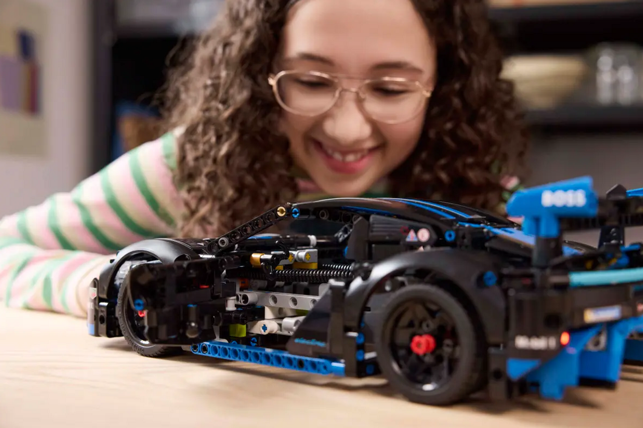 LEGO Technic Porsche GT4 e-Performance Race Car 42176