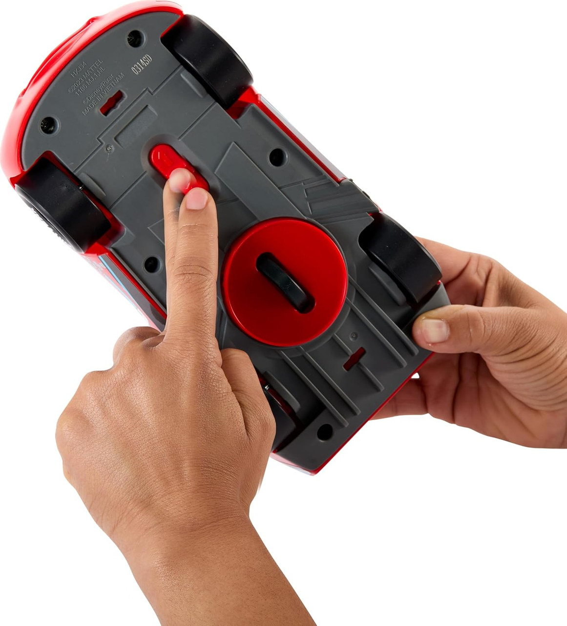 Disney and Pixar Cars Global Racers Cup Drift & Race Lightning Mcqueen