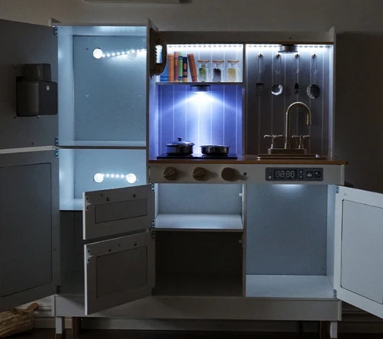 Wonder Co Home White & Gold Classic Kitchen