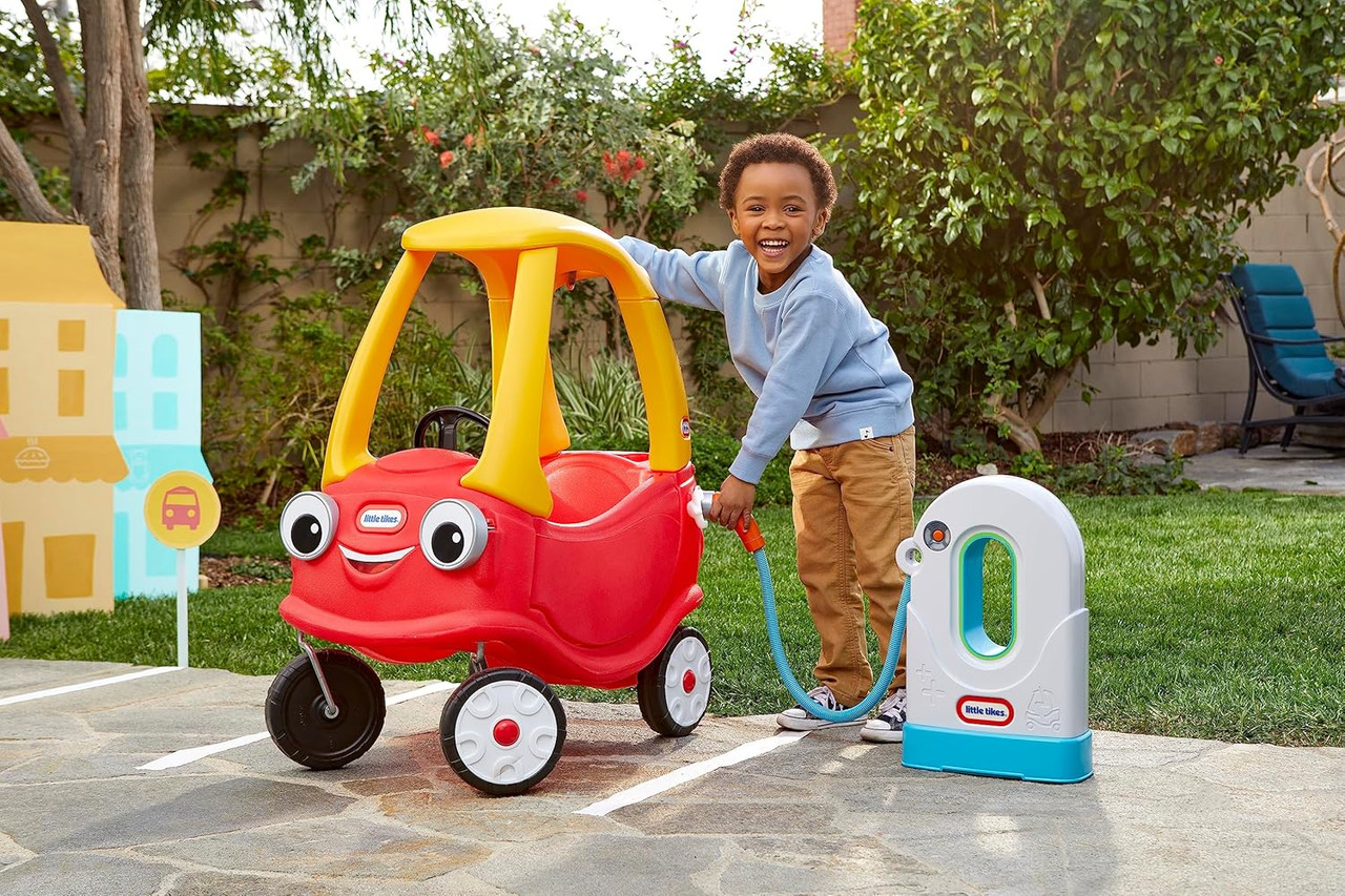 Little Tikes Cozy E-Charging Station with Interactive Lights