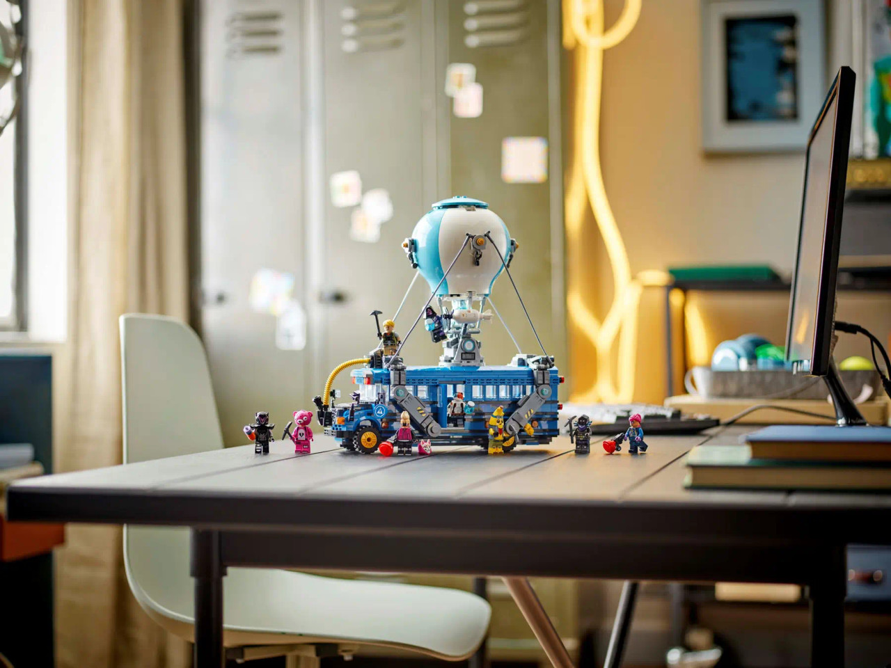 LEGO Fortnite Battle Bus 77073 LEGO Fortnite Battle Bus 77073