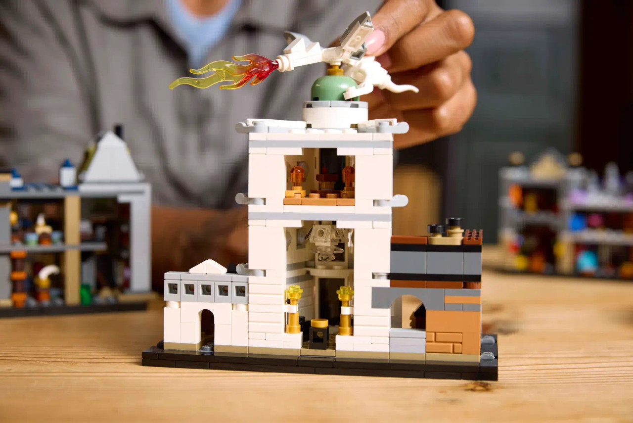 LEGO Harry Potter Diagon Alley Wizarding Shops 76444 LEGO Harry Potter Diagon Alley Wizarding Shops 76444