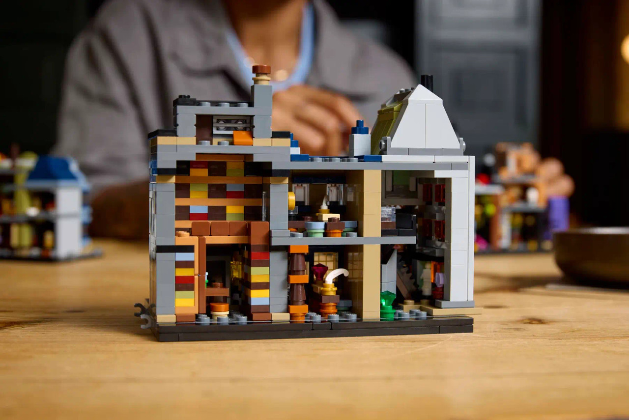 LEGO Harry Potter Diagon Alley Wizarding Shops 76444 LEGO Harry Potter Diagon Alley Wizarding Shops 76444