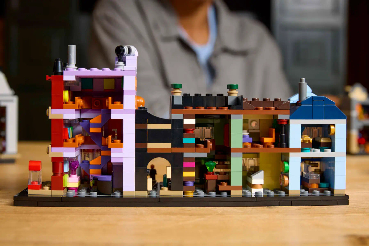 LEGO Harry Potter Diagon Alley Wizarding Shops 76444 LEGO Harry Potter Diagon Alley Wizarding Shops 76444
