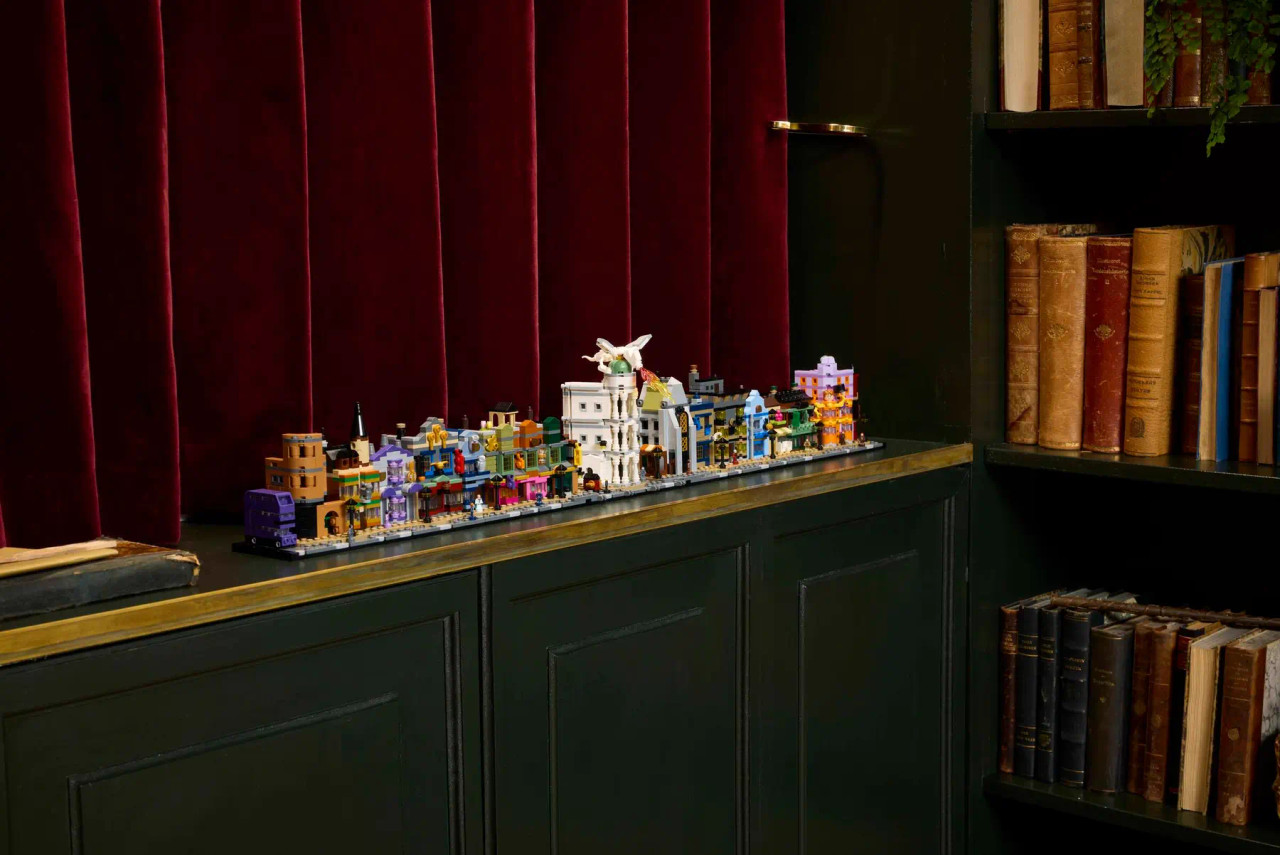 LEGO Harry Potter Diagon Alley Wizarding Shops 76444 LEGO Harry Potter Diagon Alley Wizarding Shops 76444