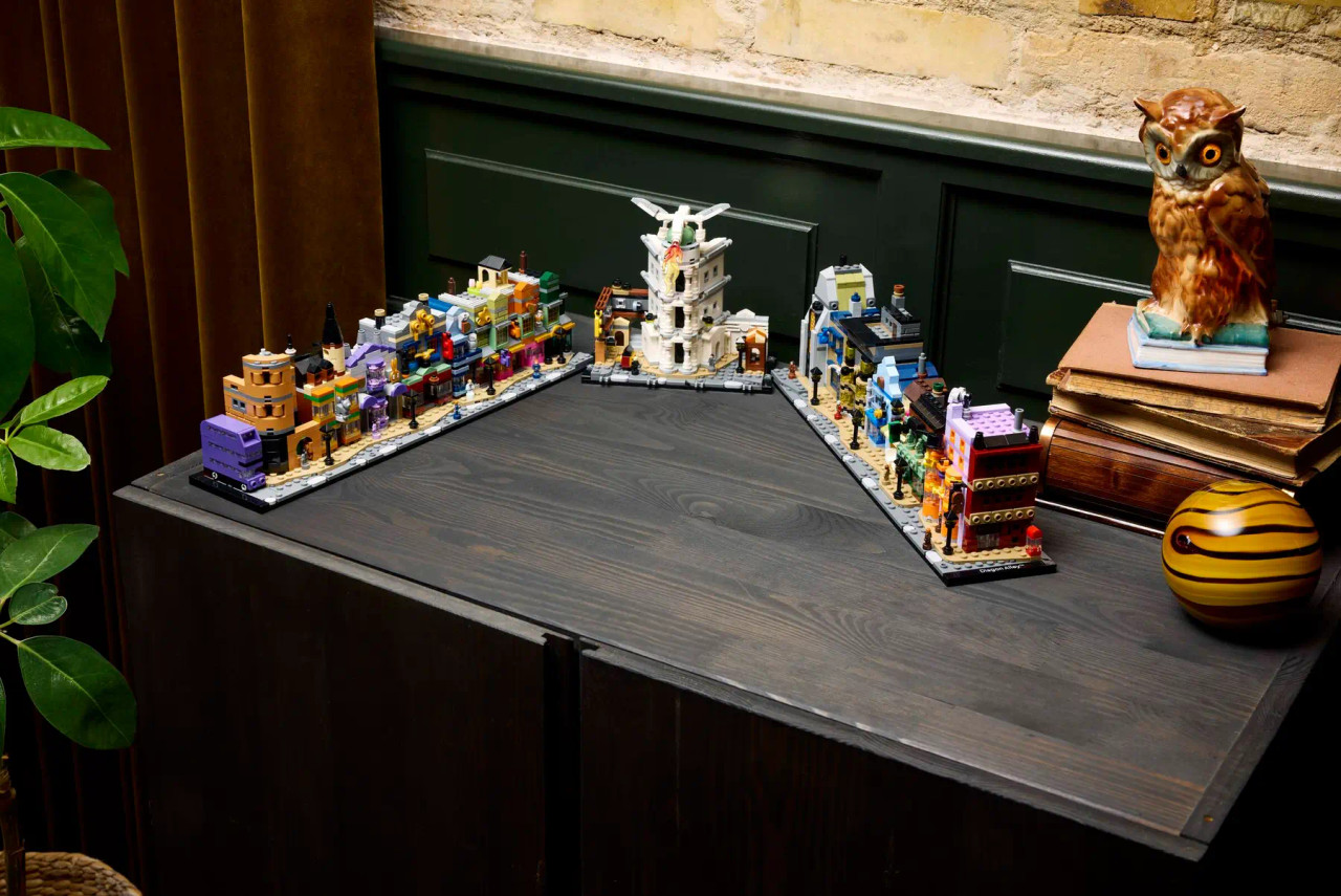 LEGO Harry Potter Diagon Alley Wizarding Shops 76444 LEGO Harry Potter Diagon Alley Wizarding Shops 76444