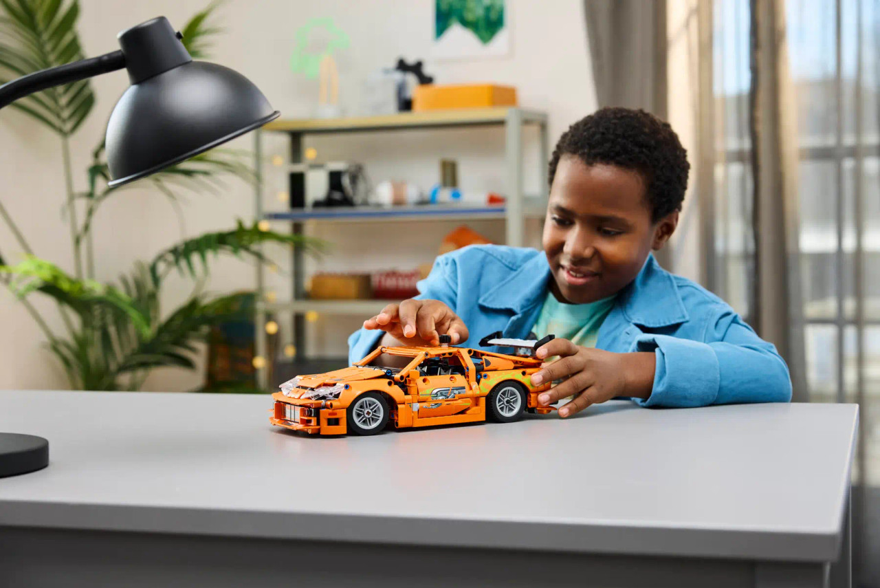 LEGO Technic Fast and Furious Toyota Supra MK4 42204