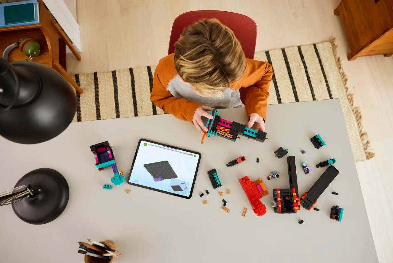 LEGO Minecraft The Enderman Tower 21279