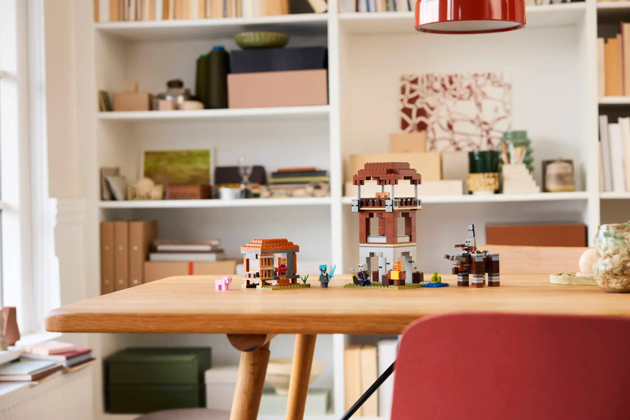 LEGO Minecraft The Pillager Outpost and Ravager 21278