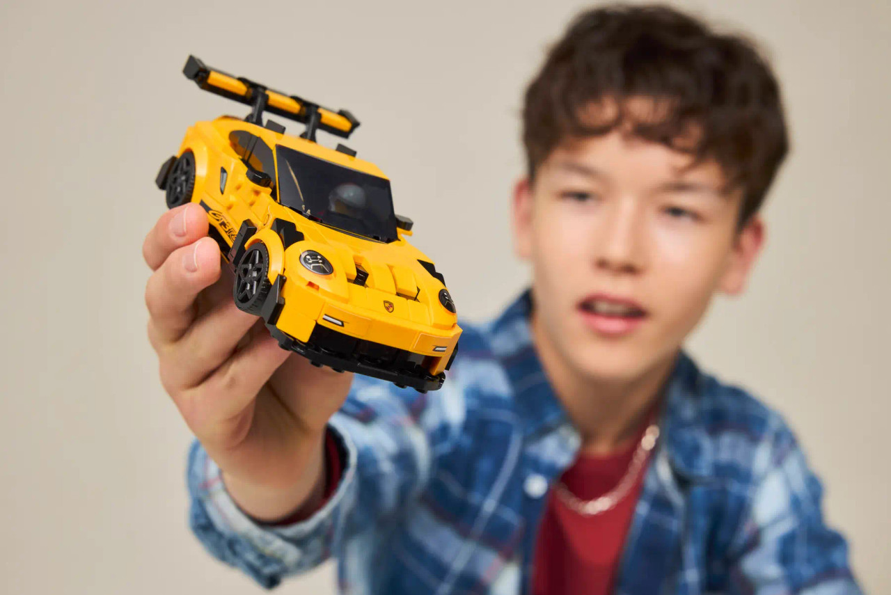 LEGO Speed Champion Porsche 911 GT3 RS Super Car 77239 LEGO Speed Champion Porsche 911 GT3 RS Super Car 77239