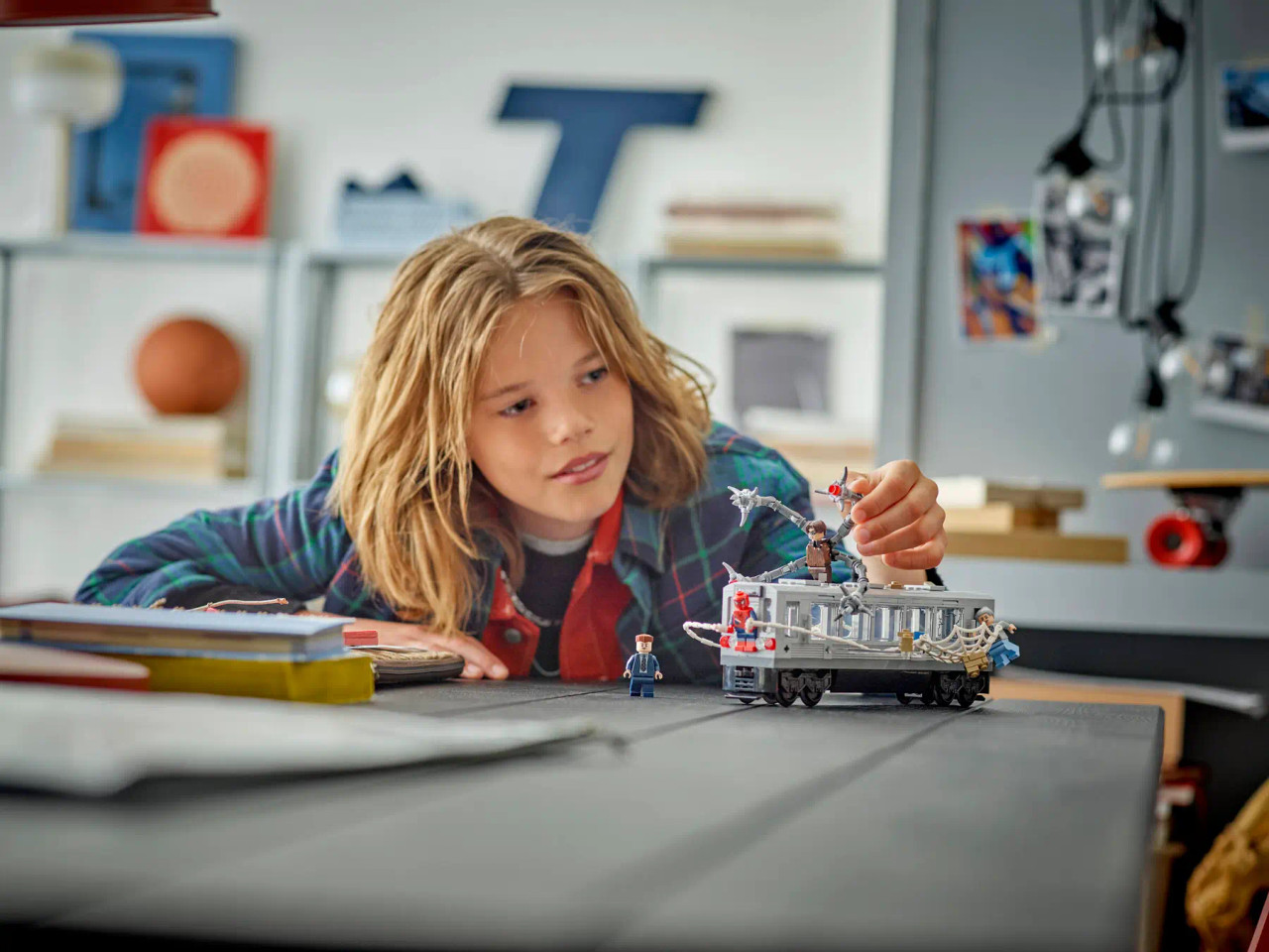 LEGO Marvel Spider-Man vs. Doc Ock Subway Train Scene 76321