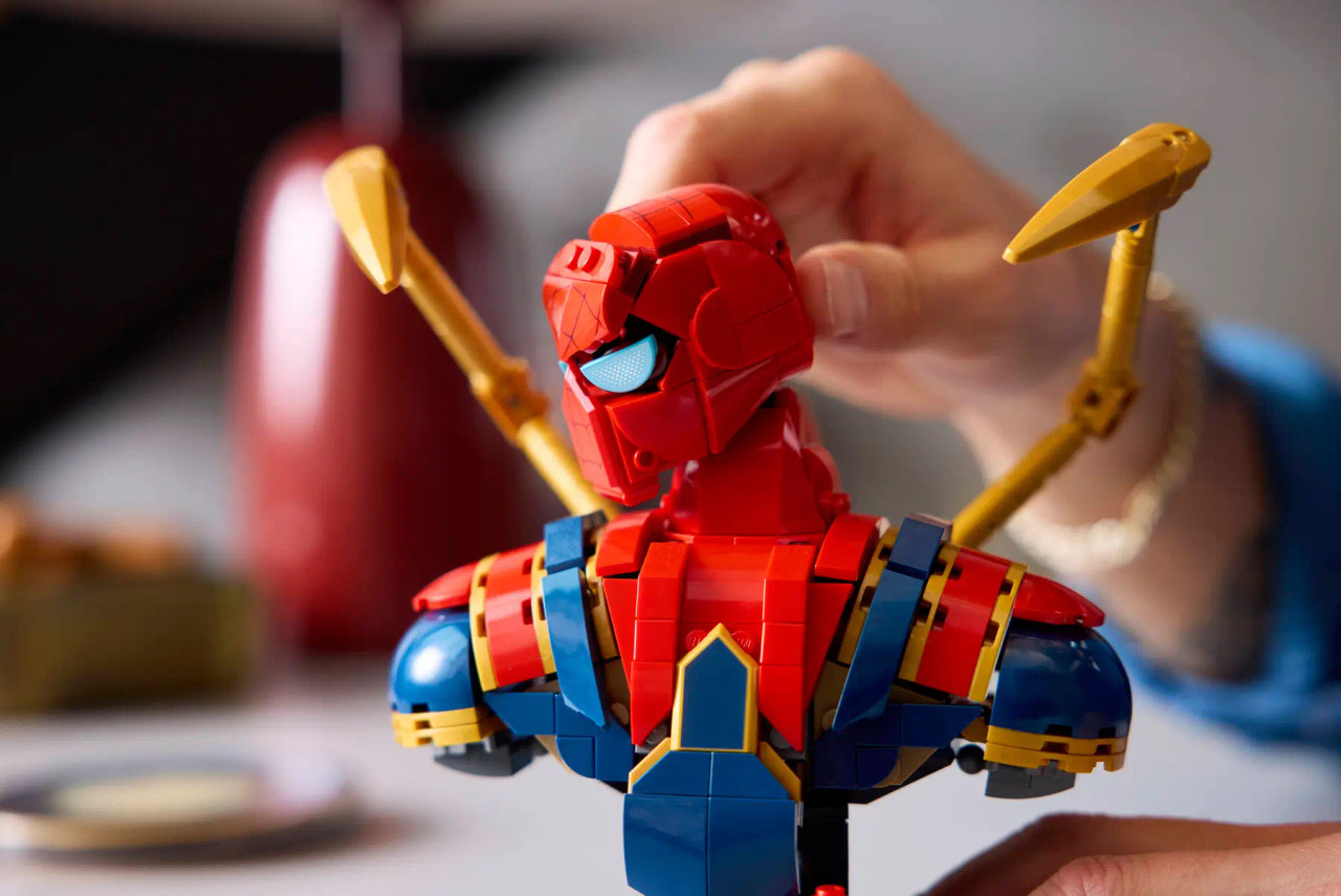 LEGO Marvel Iron Spider-Man Bust 76326
