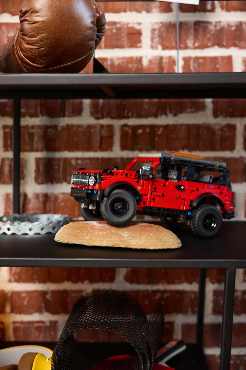 LEGO Technic Ford Bronco SUV 42213